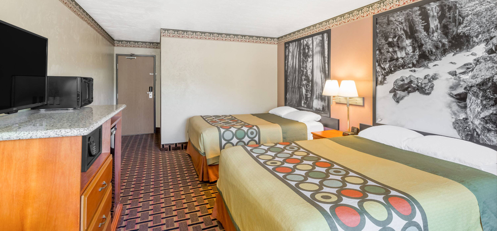 Guest room at the Super 8 Grants Pass in Grants Pass, Oregon